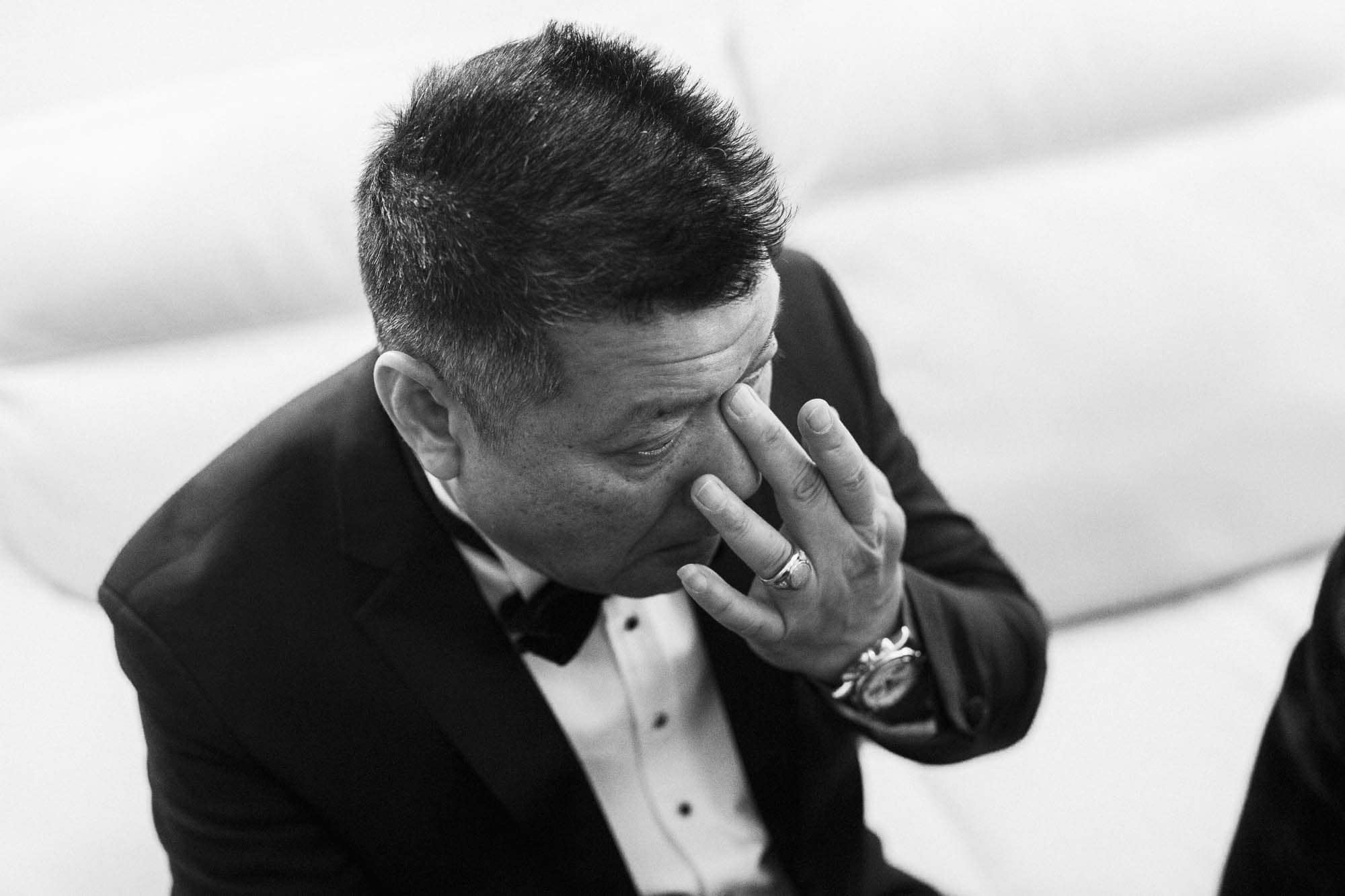 chinese wedding photography father crying